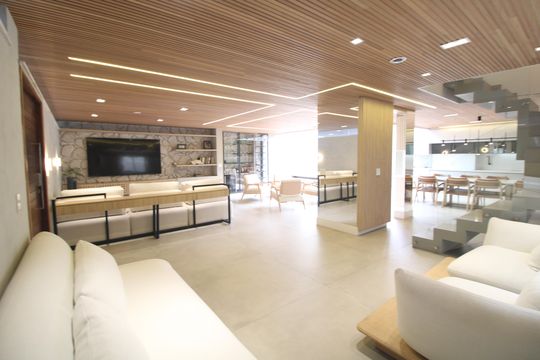 Sala de casa de condomínio à venda com 4 quartos, 200m² em Interlagos, São Paulo