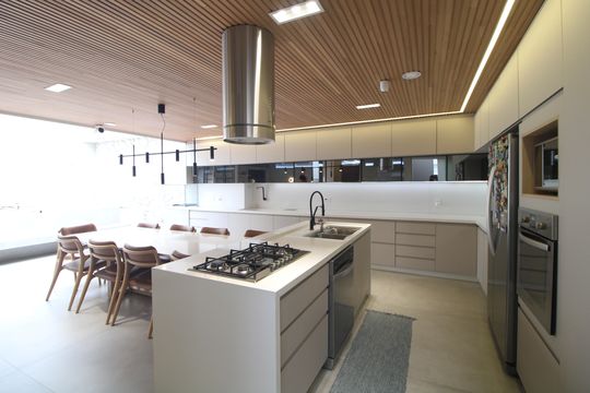 Cozinha de casa de condomínio à venda com 4 quartos, 200m² em Interlagos, São Paulo