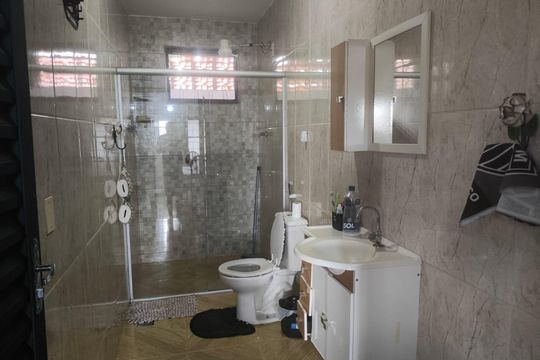 Banheiro de casa para alugar com 3 quartos, 170m² em Nova União, Ribeirão das Neves