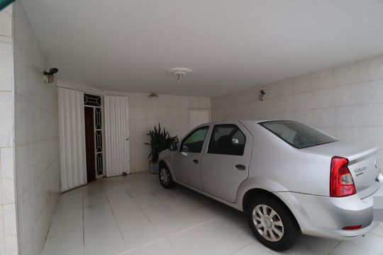 Garagem de casa para alugar com 6 quartos, 300m² em Martins, Uberlândia