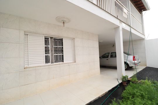 Jardim de casa para alugar com 6 quartos, 300m² em Martins, Uberlândia