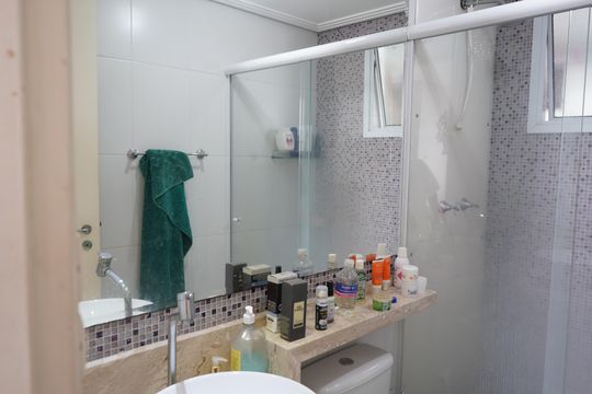 Banheiro de apartamento à venda com 2 quartos, 64m² em Alto do Pari, São Paulo