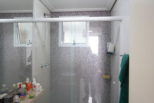 Banheiro de apartamento à venda com 2 quartos, 64m² em Alto do Pari, São Paulo