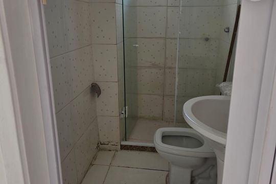 Banheiro de apartamento para alugar com 2 quartos, 49m² em Taquara, Rio de Janeiro