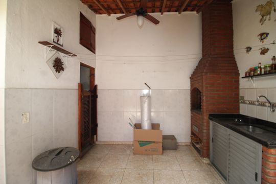 Quintal de casa à venda com 3 quartos, 190m² em Jardim Centenario, São Paulo