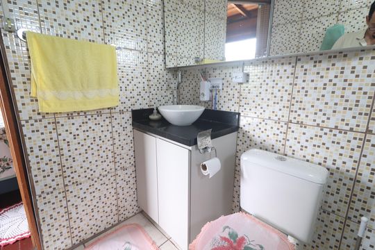 Banheiro da Suíte de casa à venda com 4 quartos, 292m² em Canudos, Novo Hamburgo