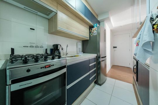 Cozinha de apartamento para alugar com 2 quartos, 42m² em Jardim Helian, São Paulo