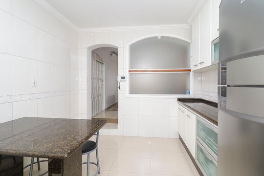 Cozinha de casa à venda com 3 quartos, 215m² em Vila Carmosina, São Paulo