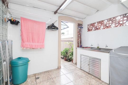 Área de Serviço de casa à venda com 3 quartos, 215m² em Vila Carmosina, São Paulo