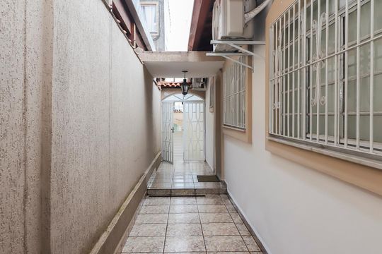 Quintal de casa à venda com 3 quartos, 215m² em Vila Carmosina, São Paulo