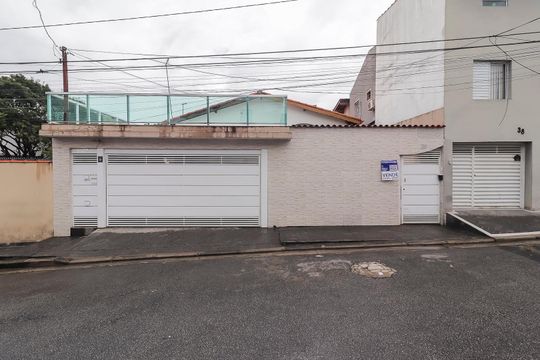 Fachada de casa à venda com 3 quartos, 215m² em Vila Carmosina, São Paulo