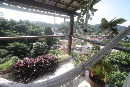 Casa à venda com 3 quartos, 195m² em Baldeador, Niterói