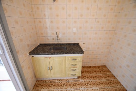 Cozinha de apartamento à venda com 2 quartos, 75m² em Centro, Campinas