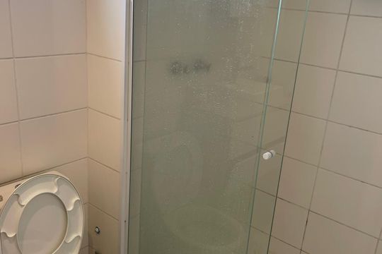 Banheiro de apartamento para alugar com 2 quartos, 55m² em Vila Itapegica, Guarulhos