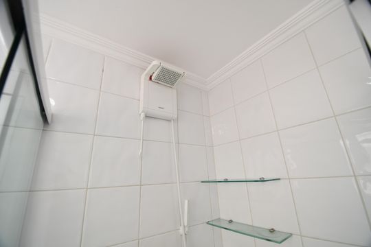 Banheiro de apartamento à venda com 2 quartos, 59m² em Taquaral, Campinas