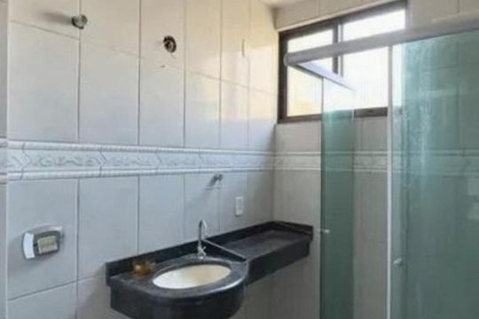 Banheiro de apartamento à venda com 2 quartos, 77m² em Centro Histórico, Porto Alegre