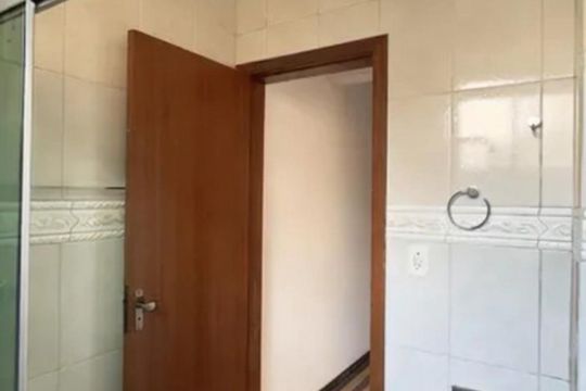 Banheiro de apartamento à venda com 2 quartos, 77m² em Centro Histórico, Porto Alegre