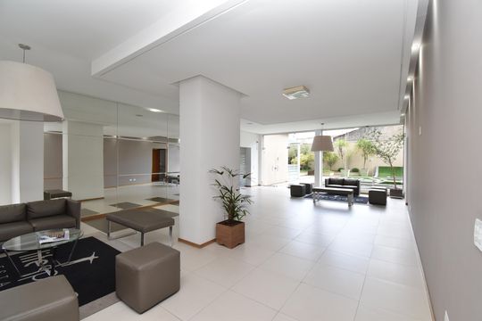 Hall social de apartamento para alugar com 1 quarto, 39m² em Centro, Curitiba