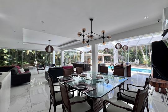 Sala de casa de condomínio à venda com 6 quartos, 1500m² em Vargem Grande, Rio de Janeiro