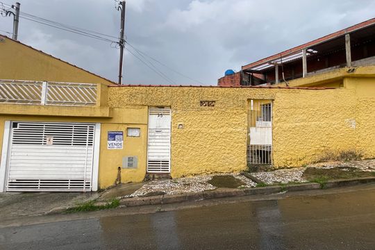 Fachada de casa à venda com 3 quartos, 120m² em Cidade Líder, São Paulo