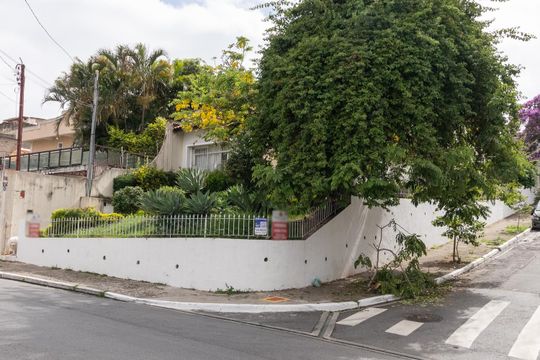 Fachada de casa à venda com 5 quartos, 430m² em Vila Pierina, São Paulo
