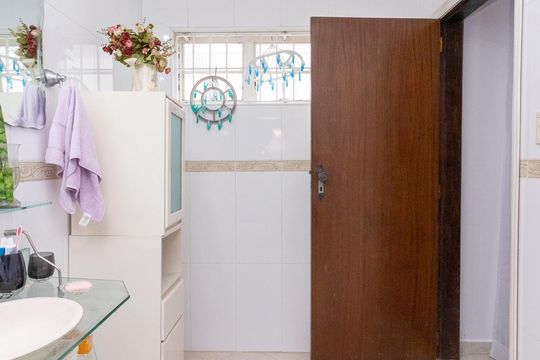 Banheiro 1 - Suíte de casa à venda com 5 quartos, 430m² em Vila Pierina, São Paulo