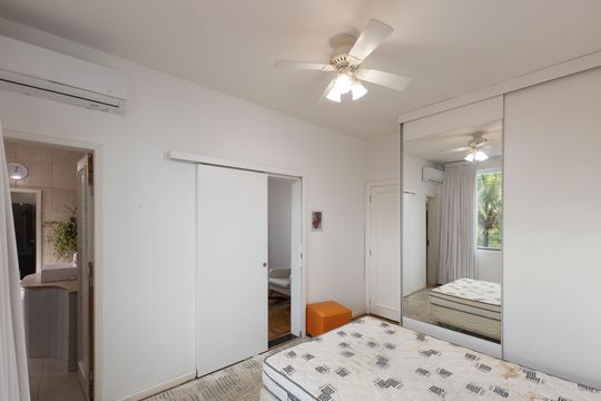 Suíte 1 de casa à venda com 4 quartos, 220m² em Vila do Ouro, Nova Lima