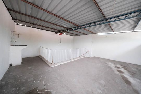 Cozinha e Área de Serviço de casa para alugar com 1 quarto, 135m² em Vila Nhocuné, São Paulo