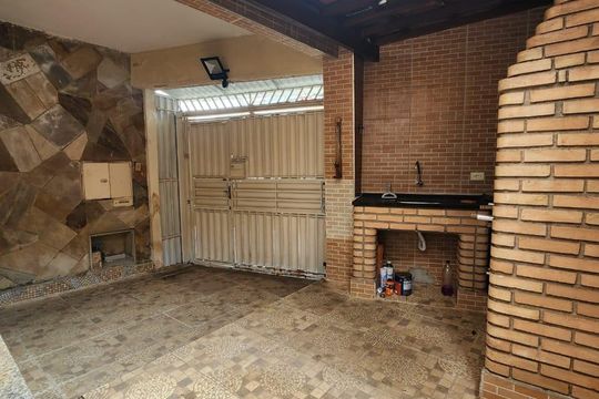 Área externa de casa para alugar com 2 quartos, 81m² em Vila Natalia, São Paulo