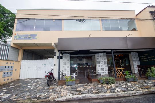 Fachada de casa à venda com 2 quartos, 360m² em Fonte Grande, Contagem