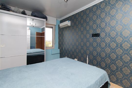 Quarto de apartamento à venda com 1 quarto, 46m² em Nonoai, Porto Alegre