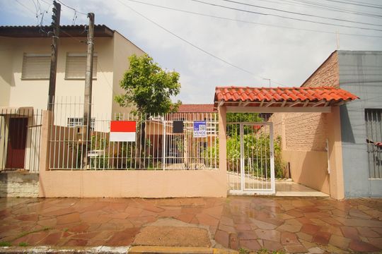 Fachada de casa à venda com 2 quartos, 140m² em Rio dos Sinos, São Leopoldo