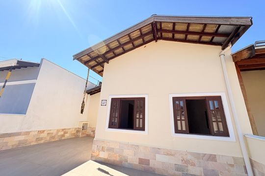 Fachada de casa de condomínio à venda com 3 quartos, 84m² em Vila Aparecida, Jundiaí