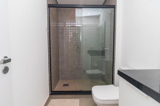 Banheiro de apartamento para alugar com 1 quarto, 22m² em Centro Histórico, Porto Alegre