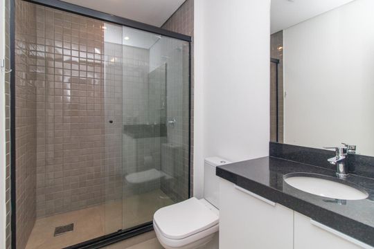 Banheiro de apartamento para alugar com 1 quarto, 22m² em Centro Histórico, Porto Alegre