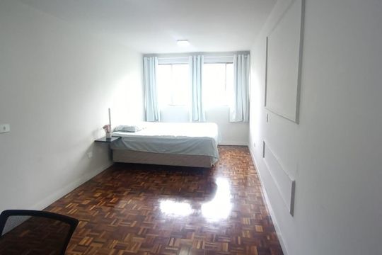Quarto de kitnet/studio para alugar com 1 quarto, 30m² em Centro, Curitiba