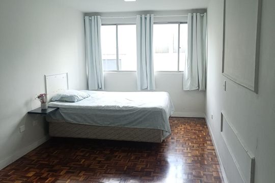 Quarto de kitnet/studio para alugar com 1 quarto, 30m² em Centro, Curitiba