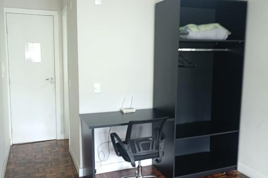 Quarto de kitnet/studio para alugar com 1 quarto, 30m² em Centro, Curitiba
