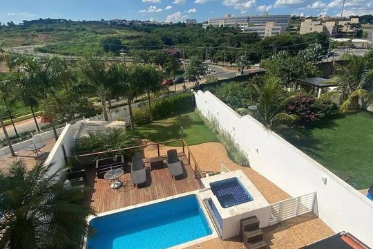 Casa de Condomínio para alugar com 3 quartos, 247m² em Swiss Park, Campinas