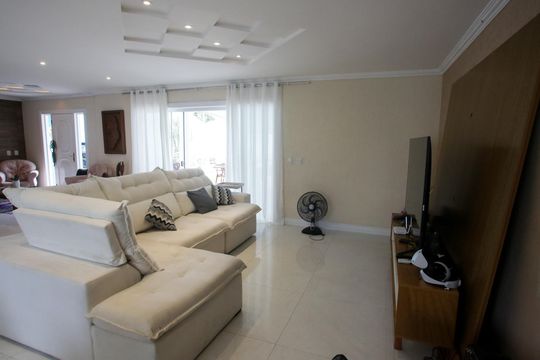 Sala de Estar de casa de condomínio para alugar com 4 quartos, 600m² em Jacarepaguá, Rio de Janeiro