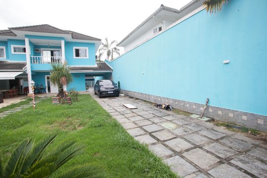 Garagem de casa de condomínio para alugar com 4 quartos, 600m² em Jacarepaguá, Rio de Janeiro