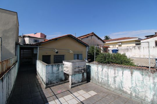 Quintal de casa à venda com 4 quartos, 200m² em Vila Romero, São Paulo