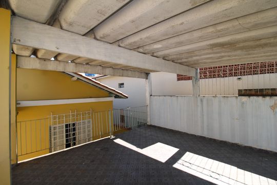 Garagem de casa à venda com 4 quartos, 200m² em Vila Romero, São Paulo