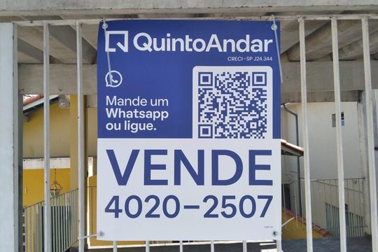 Fachada de casa à venda com 4 quartos, 200m² em Vila Romero, São Paulo