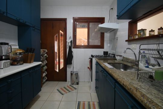 Cozinha de casa de condomínio à venda com 3 quartos, 182m² em Parque Assuncao, Taboão da Serra