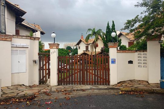 Fachada do Condomínio de casa de condomínio à venda com 3 quartos, 182m² em Parque Assuncao, Taboão da Serra