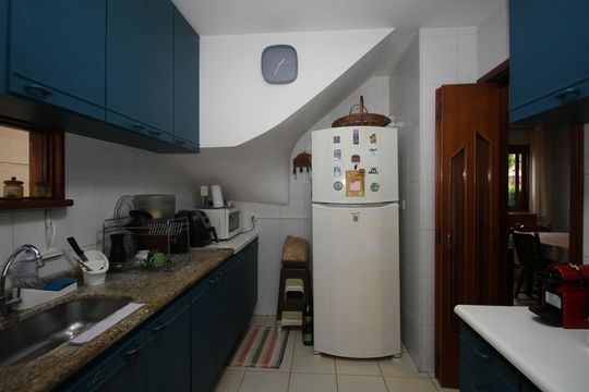 Cozinha de casa de condomínio à venda com 3 quartos, 182m² em Parque Assuncao, Taboão da Serra