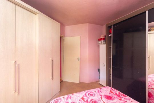 Quarto 2 de apartamento para alugar com 2 quartos, 63m² em Nonoai, Porto Alegre