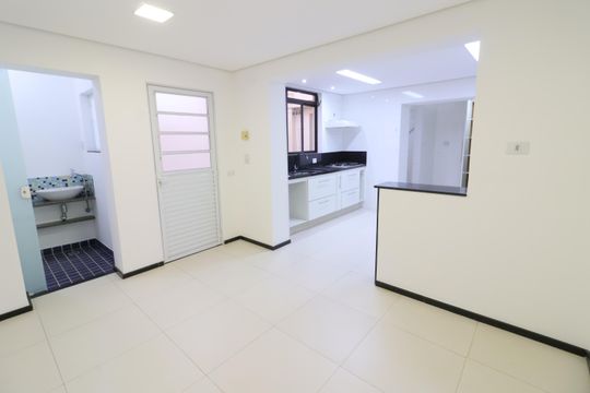 Cozinha de casa à venda com 4 quartos, 176m² em Pestana, Osasco