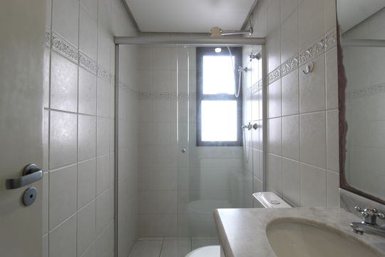 Banheiro Social de apartamento à venda com 2 quartos, 55m² em Indianópolis, São Paulo